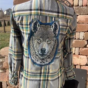 EUC Recycled Urban Pipeline Boys Medium flannel with wolf T-shirt appliqué